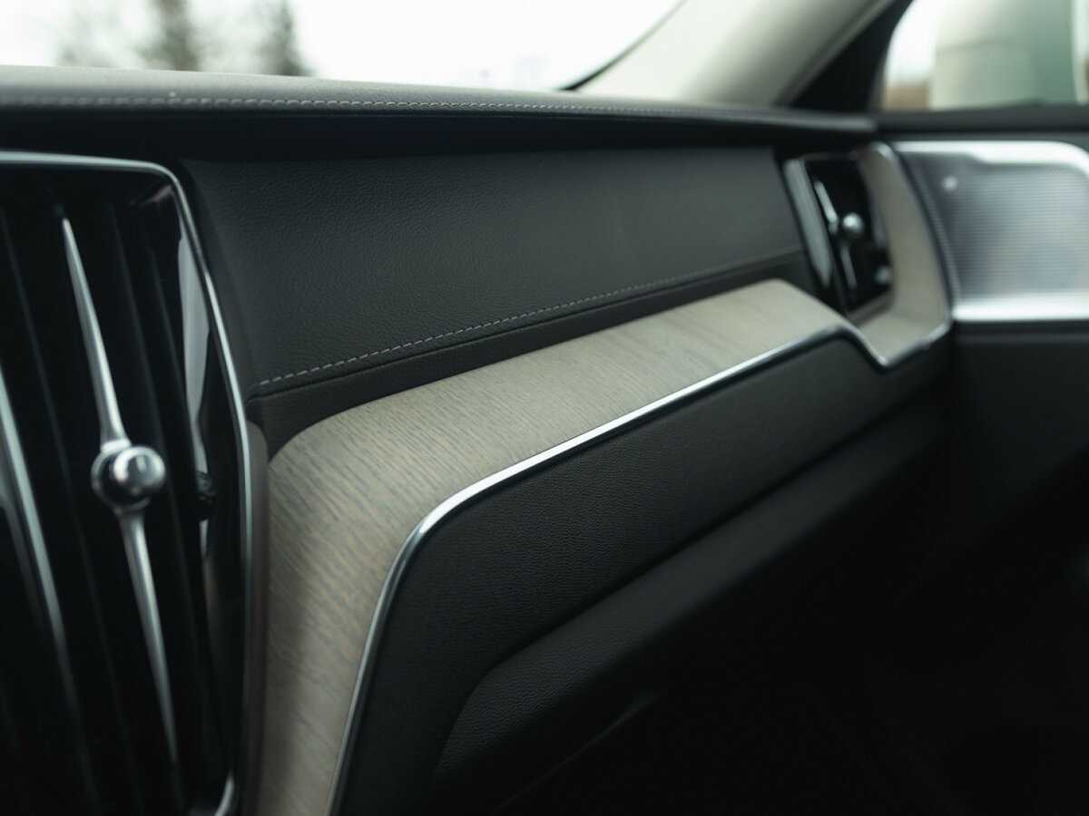 Б/У Вольво ИксЦ60 2019 года. Фото: #31