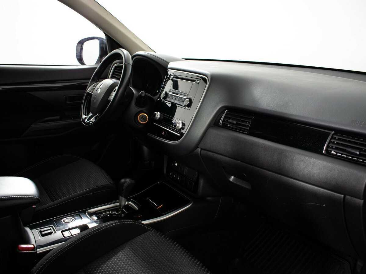 Б/У Митсубиши Оутлэндер 2020 года. Фото: #8