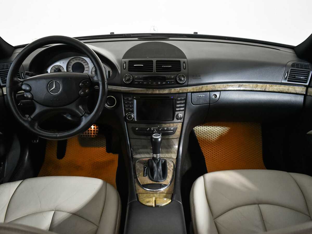 Б/У Мерседес-Бенц Е-Класс 2008 года. Фото: #11