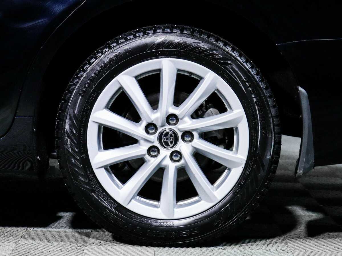 Б/У Тойота Камри 2021 года. Фото: #11