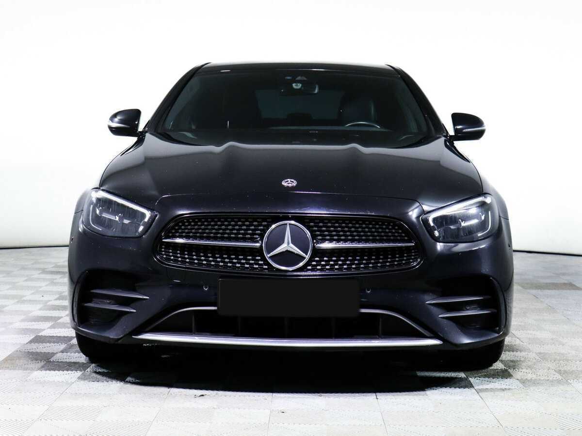 Б/У Мерседес-Бенц Е-Класс 2021 года. Фото: #1