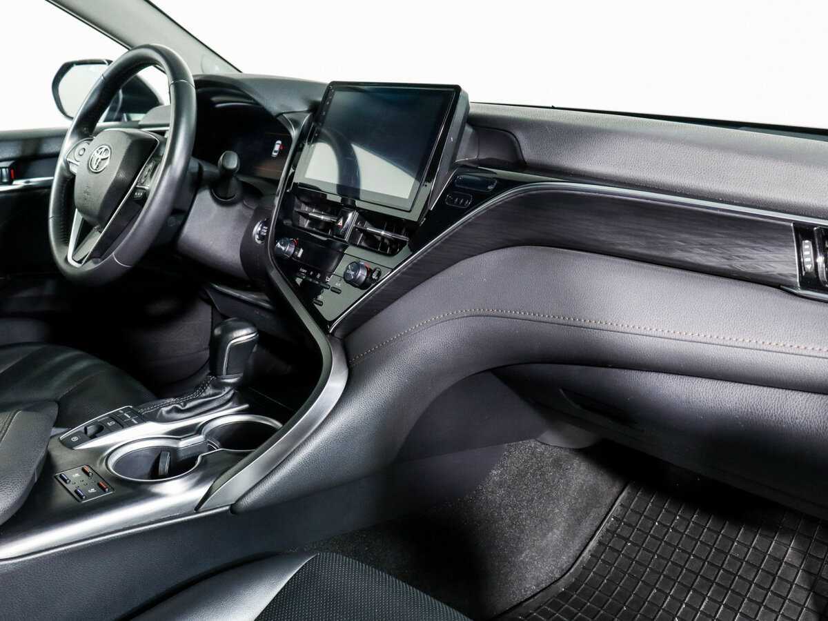 Б/У Тойота Камри 2023 года. Фото: #8