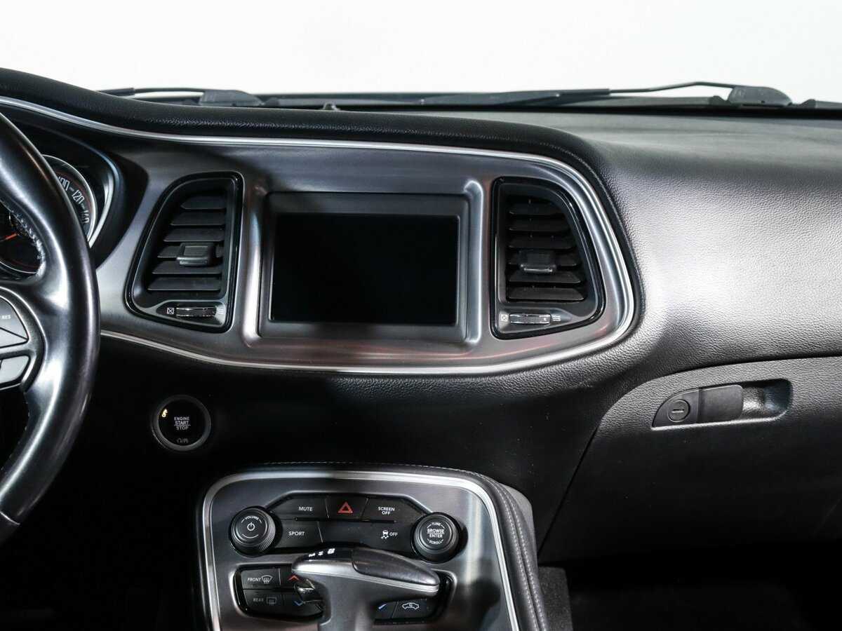 Б/У Додж Челленджер 2019 года. Фото: #9