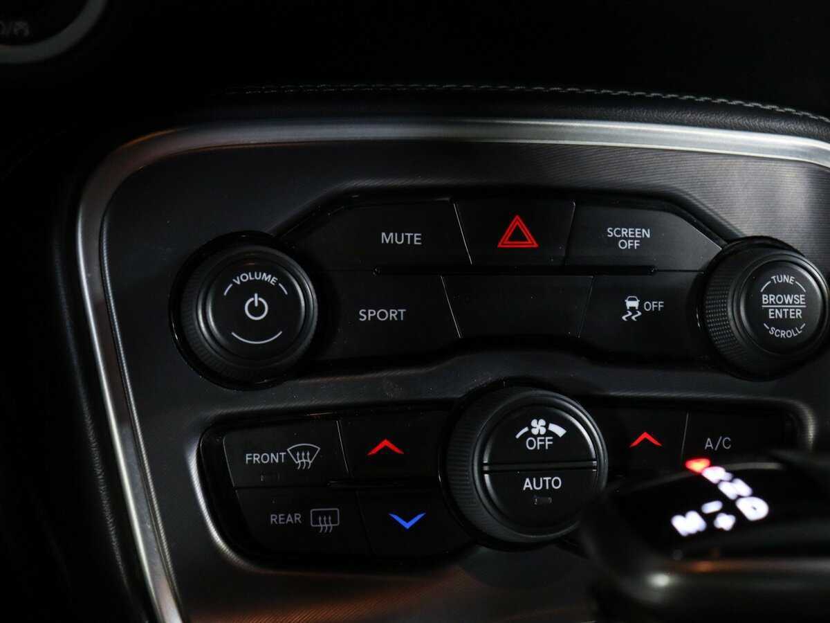 Б/У Додж Челленджер 2019 года. Фото: #16