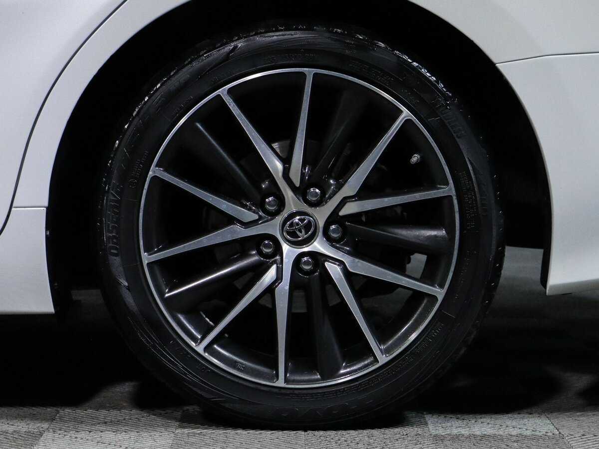 Б/У Тойота Камри 2019 года. Фото: #11