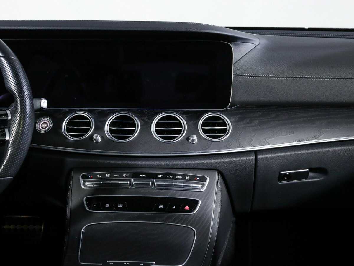 Б/У Мерседес-Бенц Е-Класс 2021 года. Фото: #12