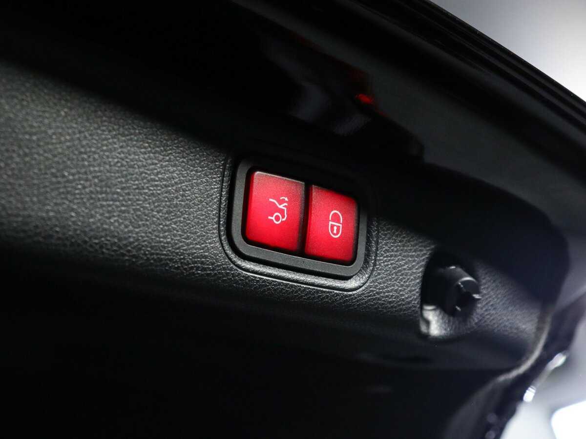 Б/У Мерседес-Бенц Е-Класс 2021 года. Фото: #18