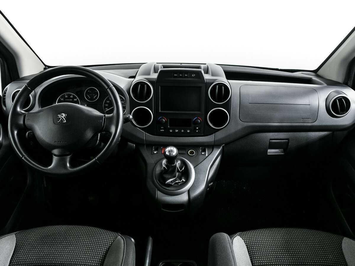 Б/У Пежо Партнер 2017 года. Фото: #8