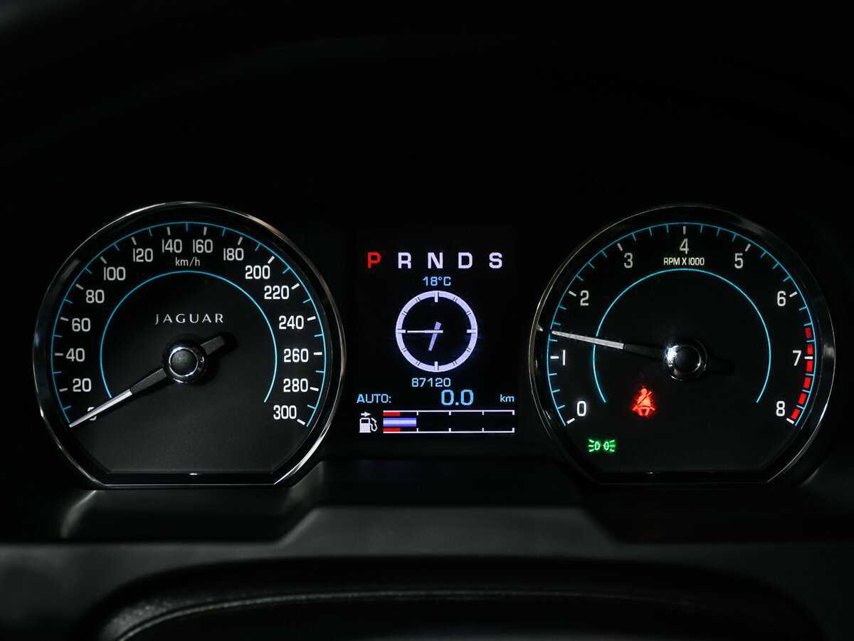 Б/У Ягуар ИксФ 2013 года. Фото: #9