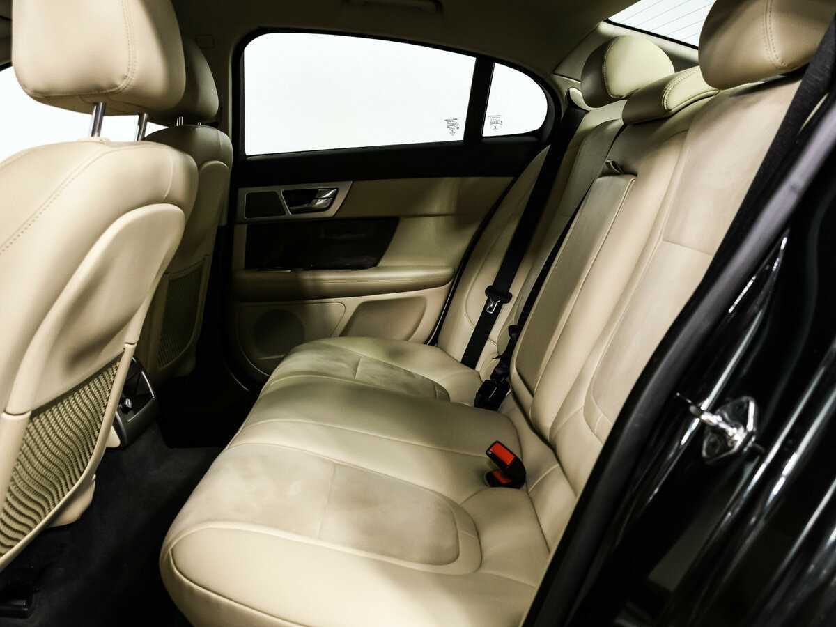 Б/У Ягуар ИксФ 2013 года. Фото: #12