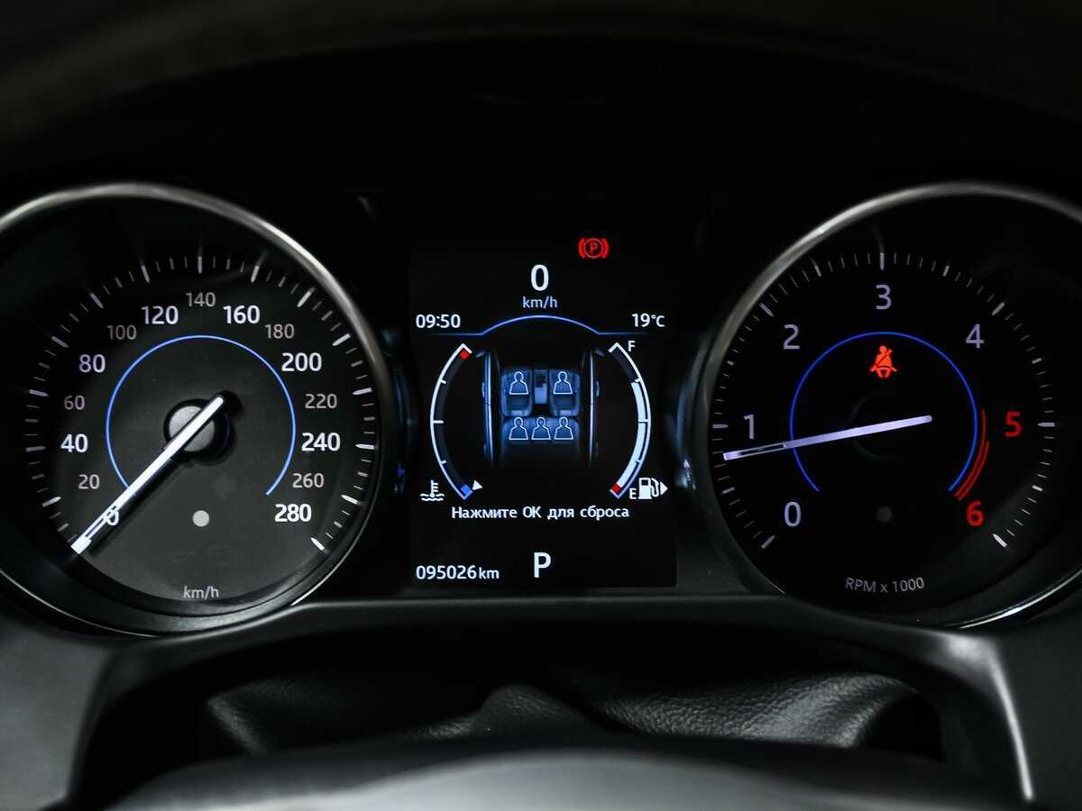 Б/У Ягуар ИксФ 2016 года. Фото: #9