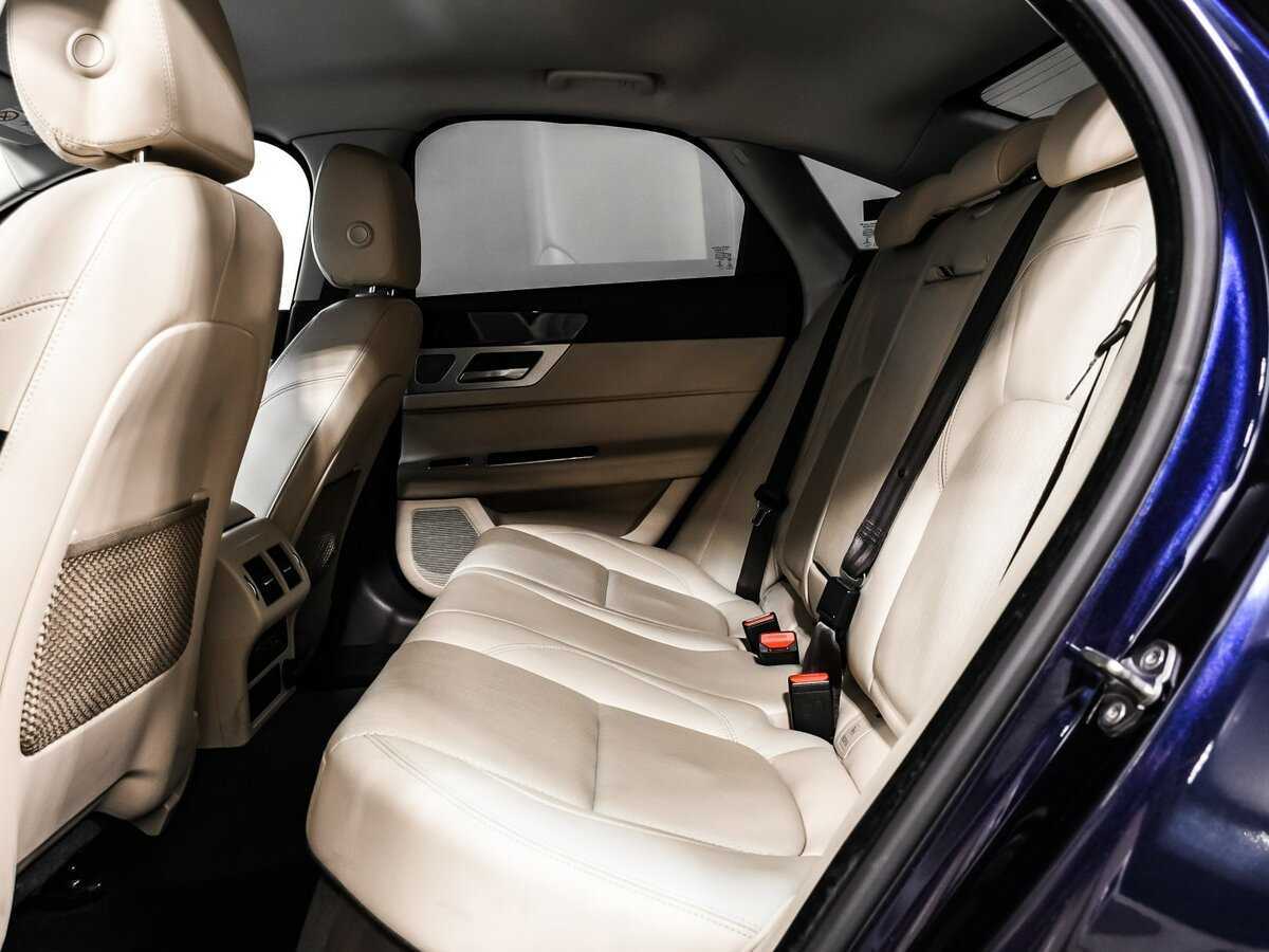 Б/У Ягуар ИксФ 2016 года. Фото: #12