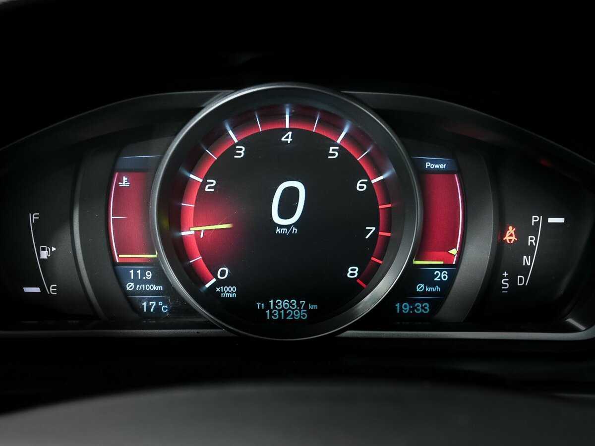 Б/У Вольво V40 2013 года. Фото: #9