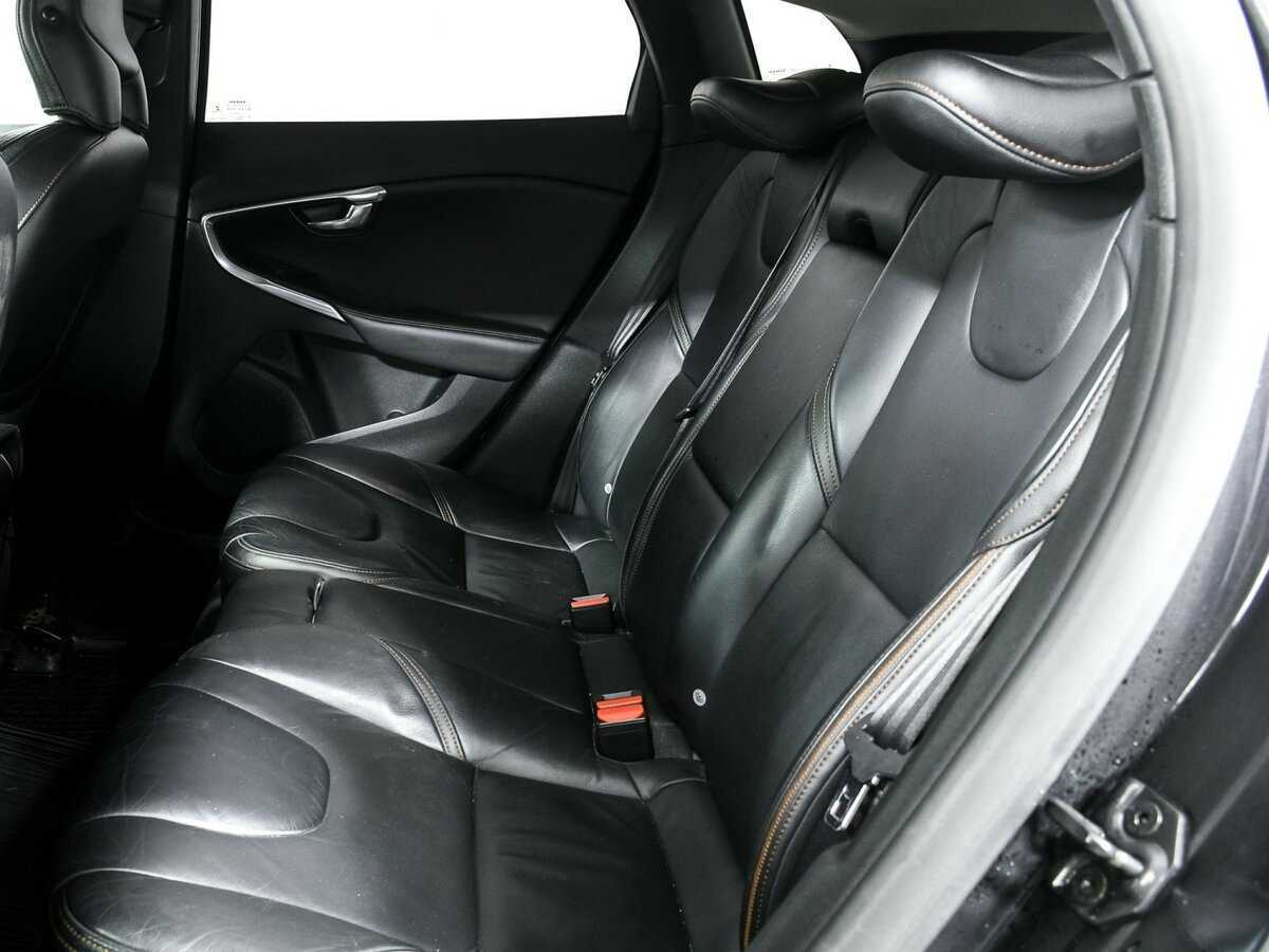 Б/У Вольво V40 2013 года. Фото: #11