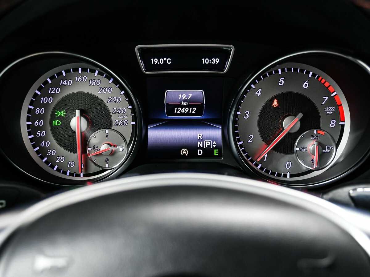 Б/У Мерседес-Бенц ГЛА 2015 года. Фото: #9