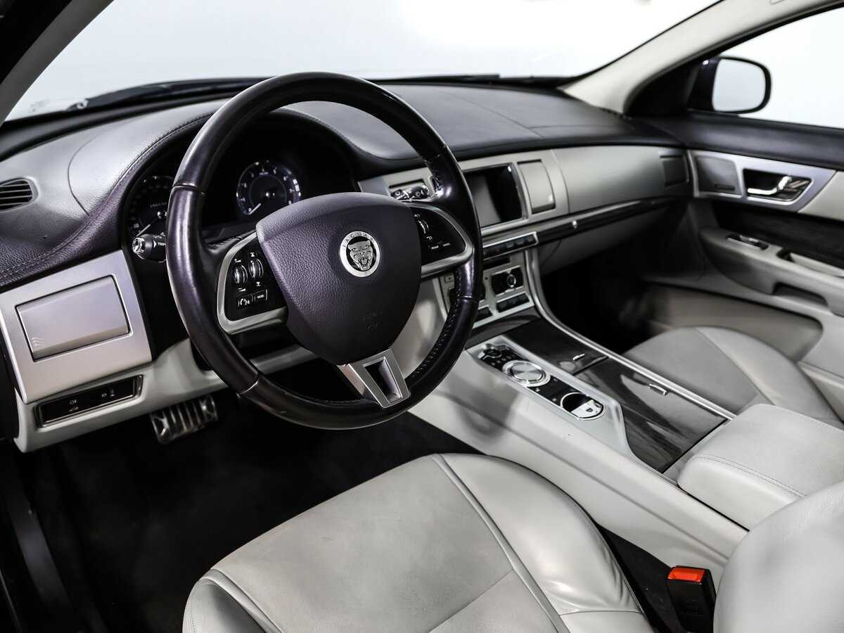 Б/У Ягуар ИксФ 2013 года. Фото: #11