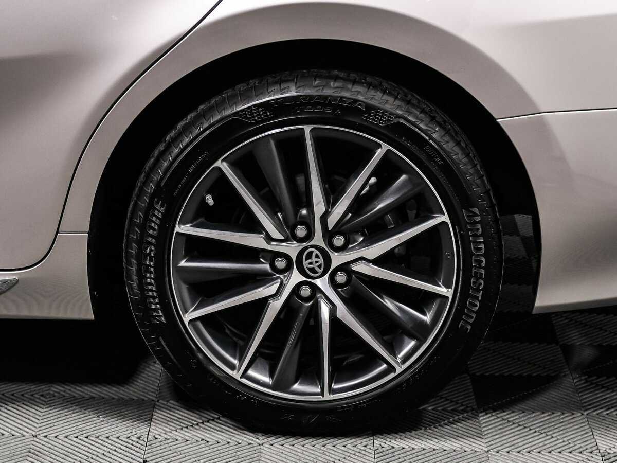 Б/У Тойота Камри 2023 года. Фото: #17