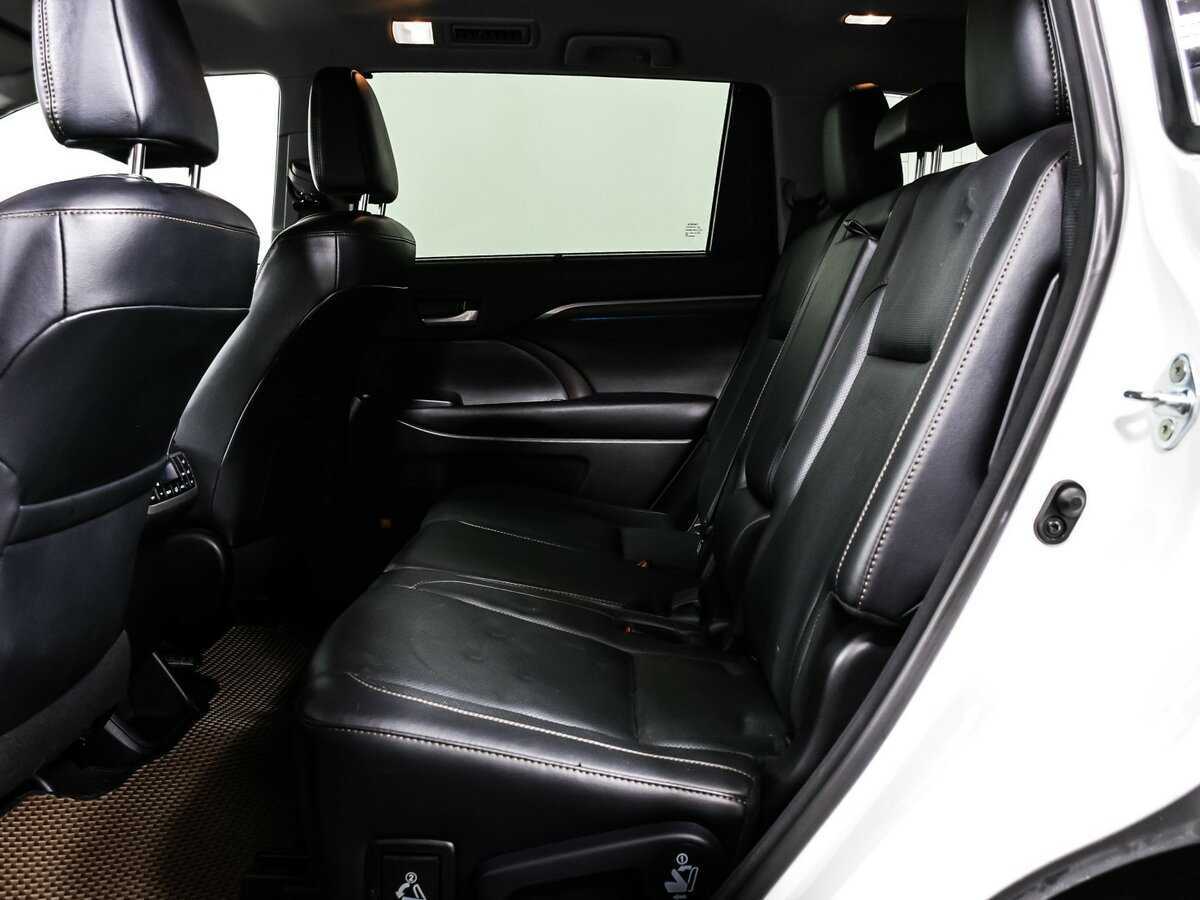 Б/У Тойота Хайлэндер 2017 года. Фото: #11