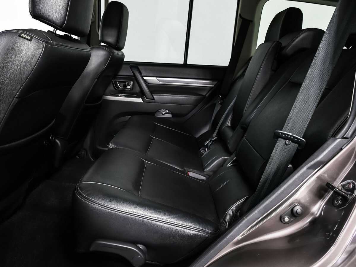 Б/У Митсубиши Паджеро 2015 года. Фото: #12