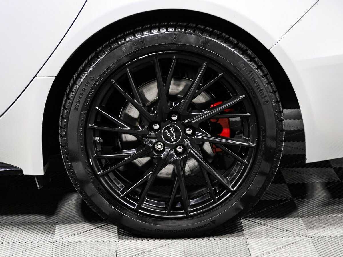 Б/У Ягуар ИксФ 2021 года. Фото: #18