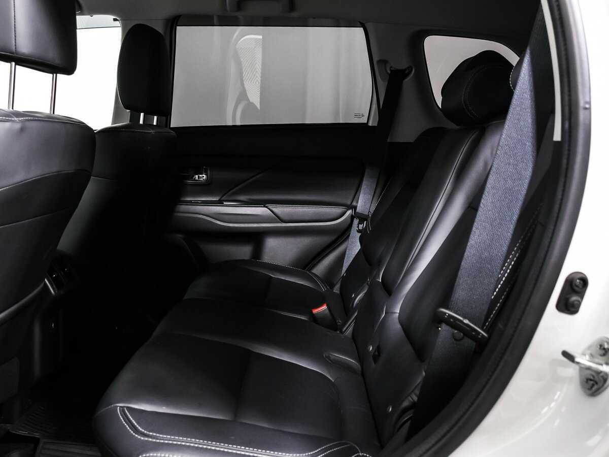 Б/У Митсубиши Оутлэндер 2019 года. Фото: #12