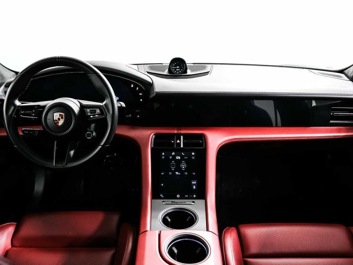 Б/У Порш Taycan 2020 года. Фото: #10