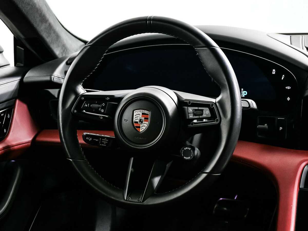 Б/У Порш Taycan 2020 года. Фото: #11