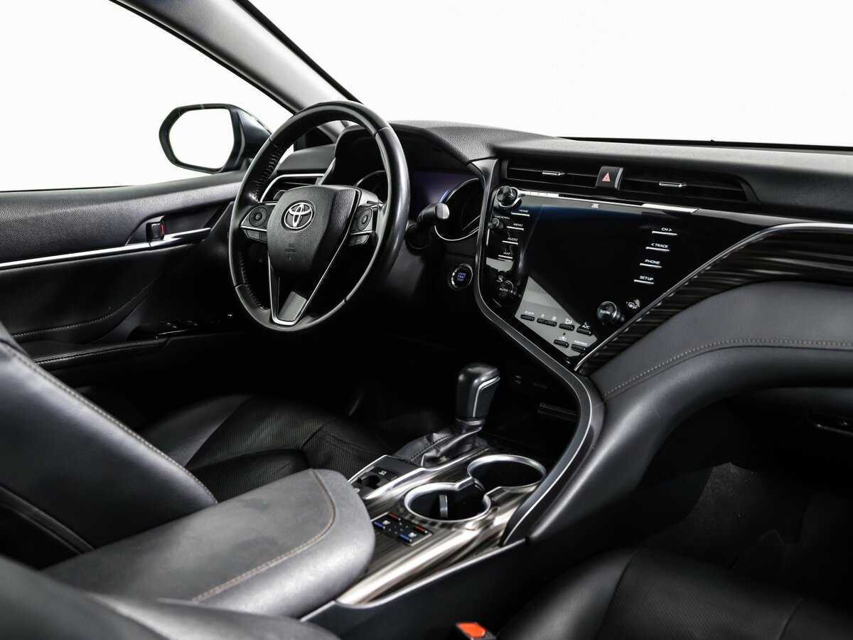 Б/У Тойота Камри 2018 года. Фото: #8