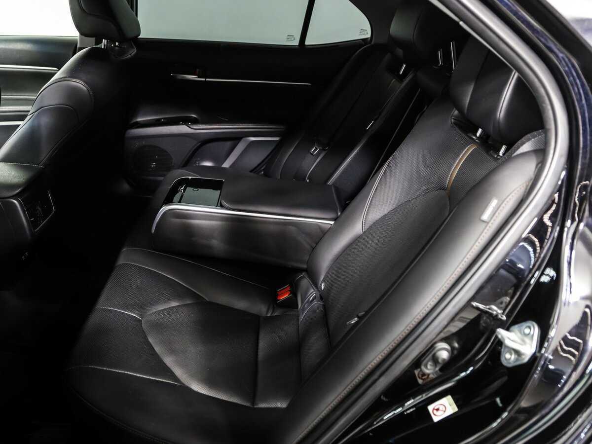 Б/У Тойота Камри 2018 года. Фото: #12