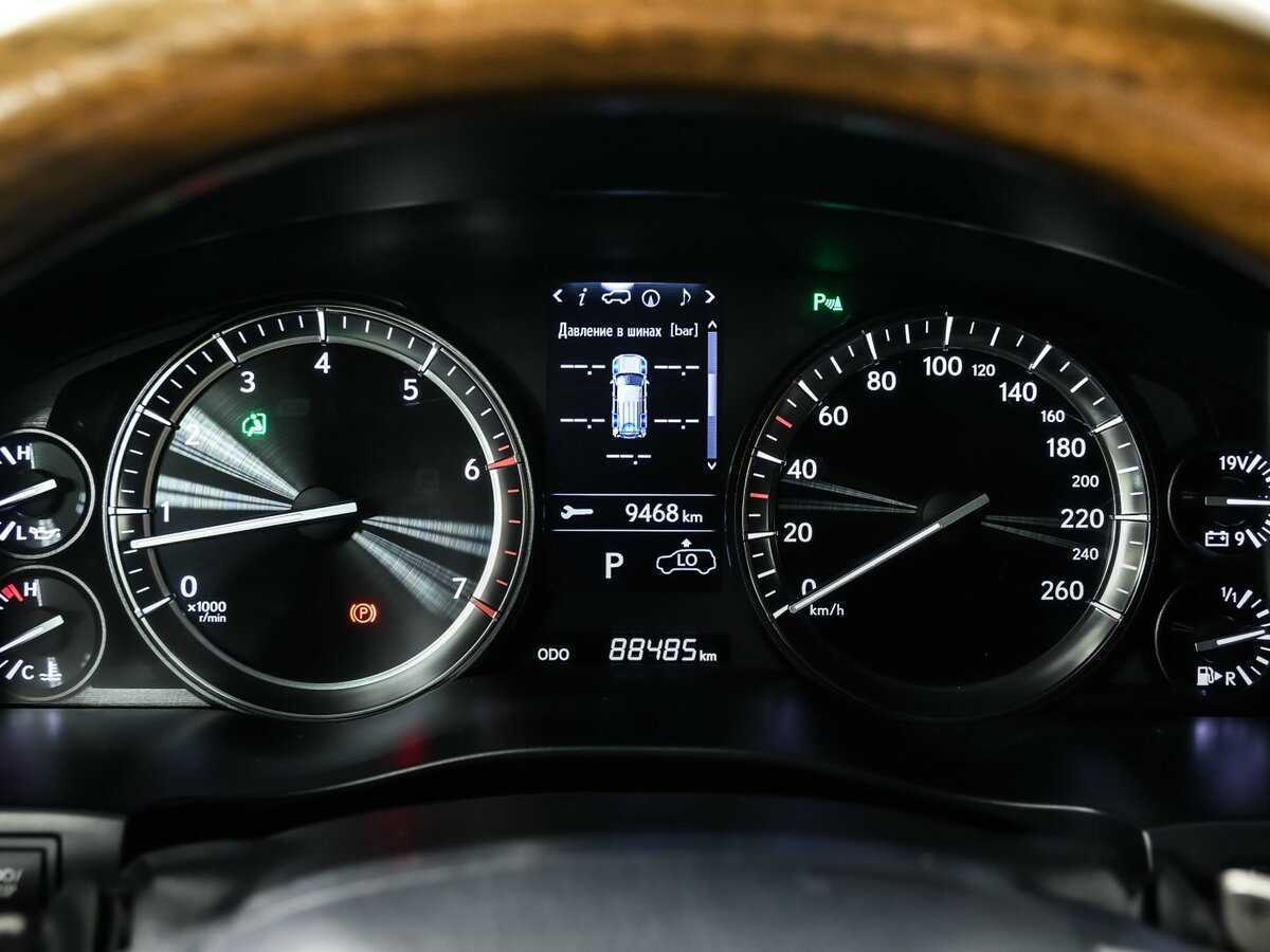 Б/У Лексус Л-Икс 2017 года. Фото: #9