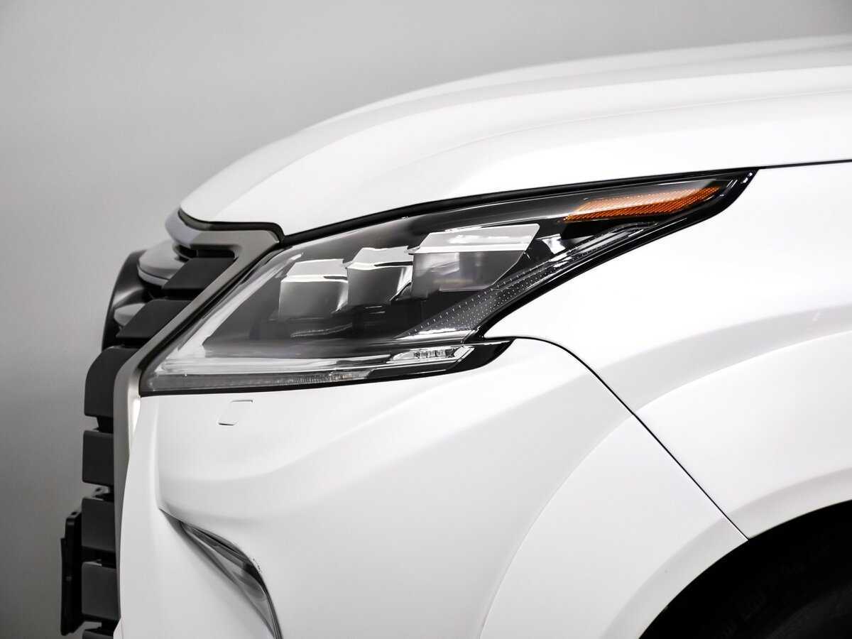 Б/У Лексус Л-Икс 2017 года. Фото: #14