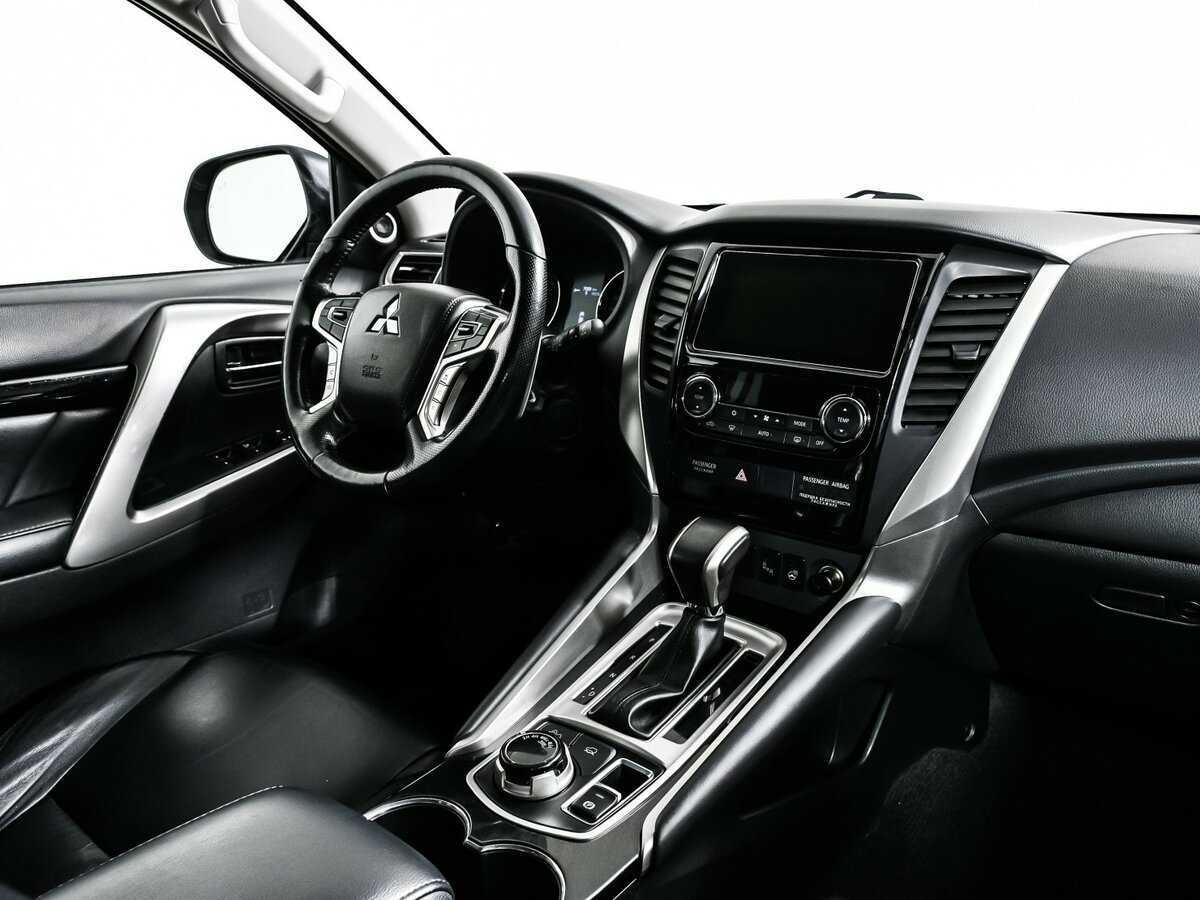 Б/У Митсубиши Паджеро Спорт 2018 года. Фото: #8