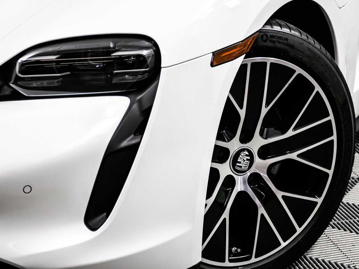 Б/У Порш Taycan 2021 года. Фото: #14