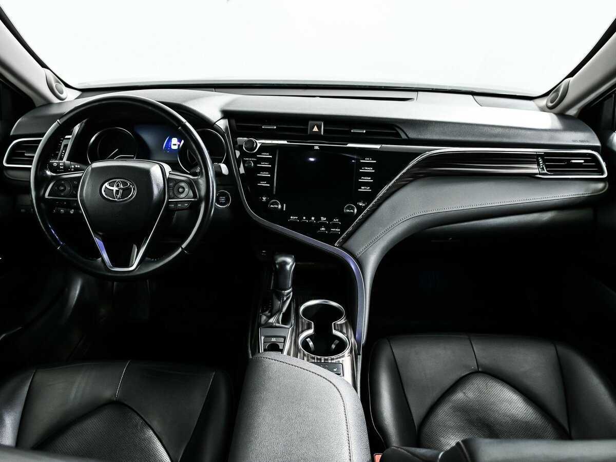 Б/У Тойота Камри 2018 года. Фото: #9
