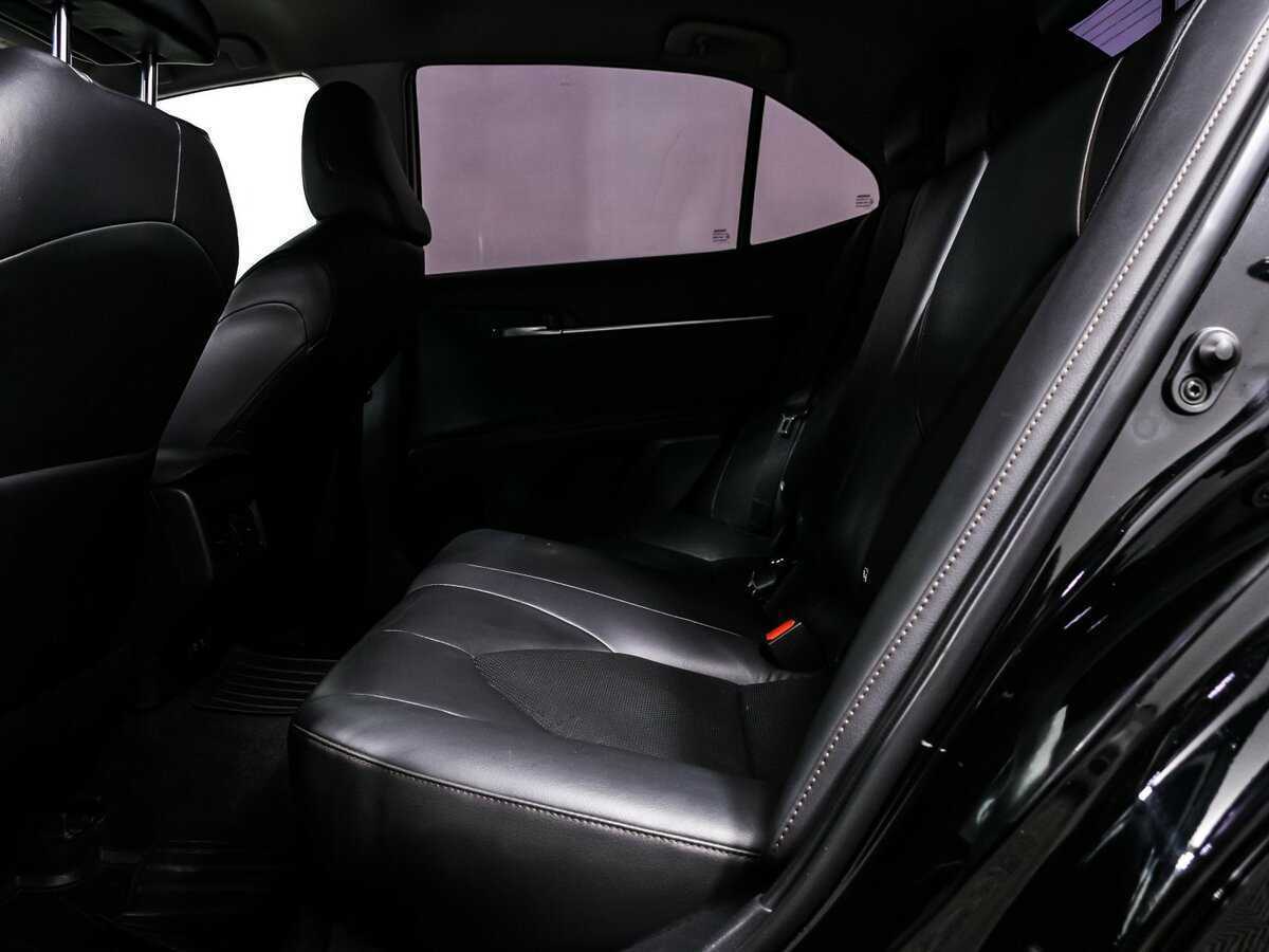 Б/У Тойота Камри 2018 года. Фото: #11