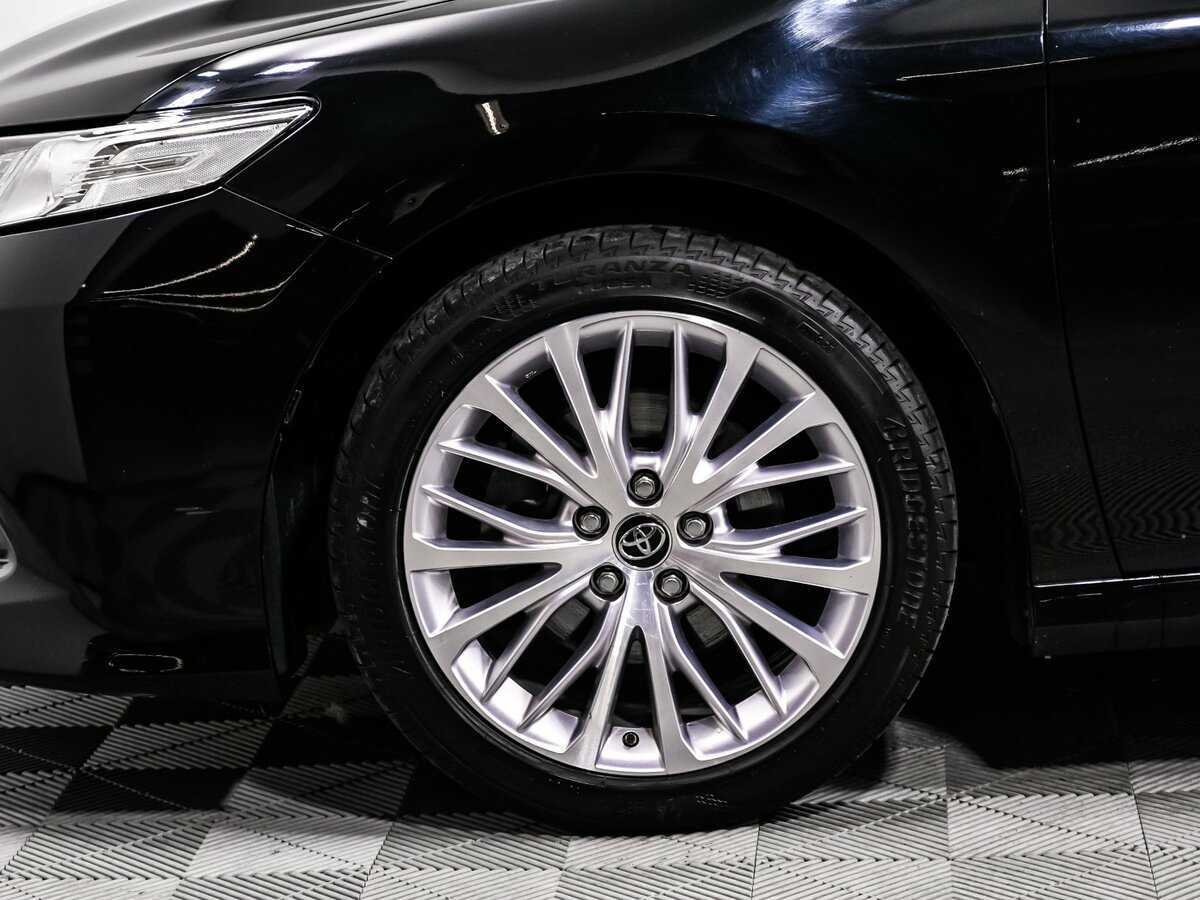 Б/У Тойота Камри 2018 года. Фото: #12