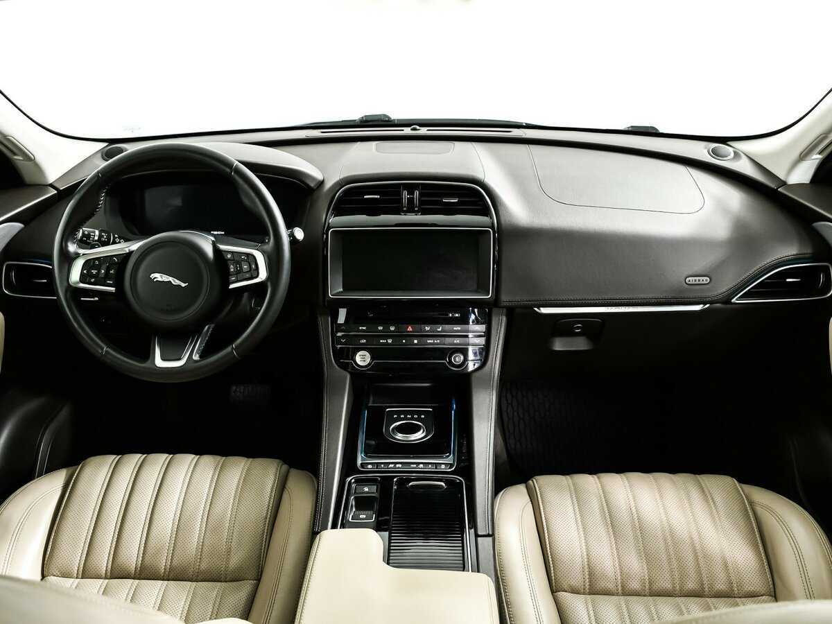 Б/У Ягуар Ф-Пэйс 2017 года. Фото: #10