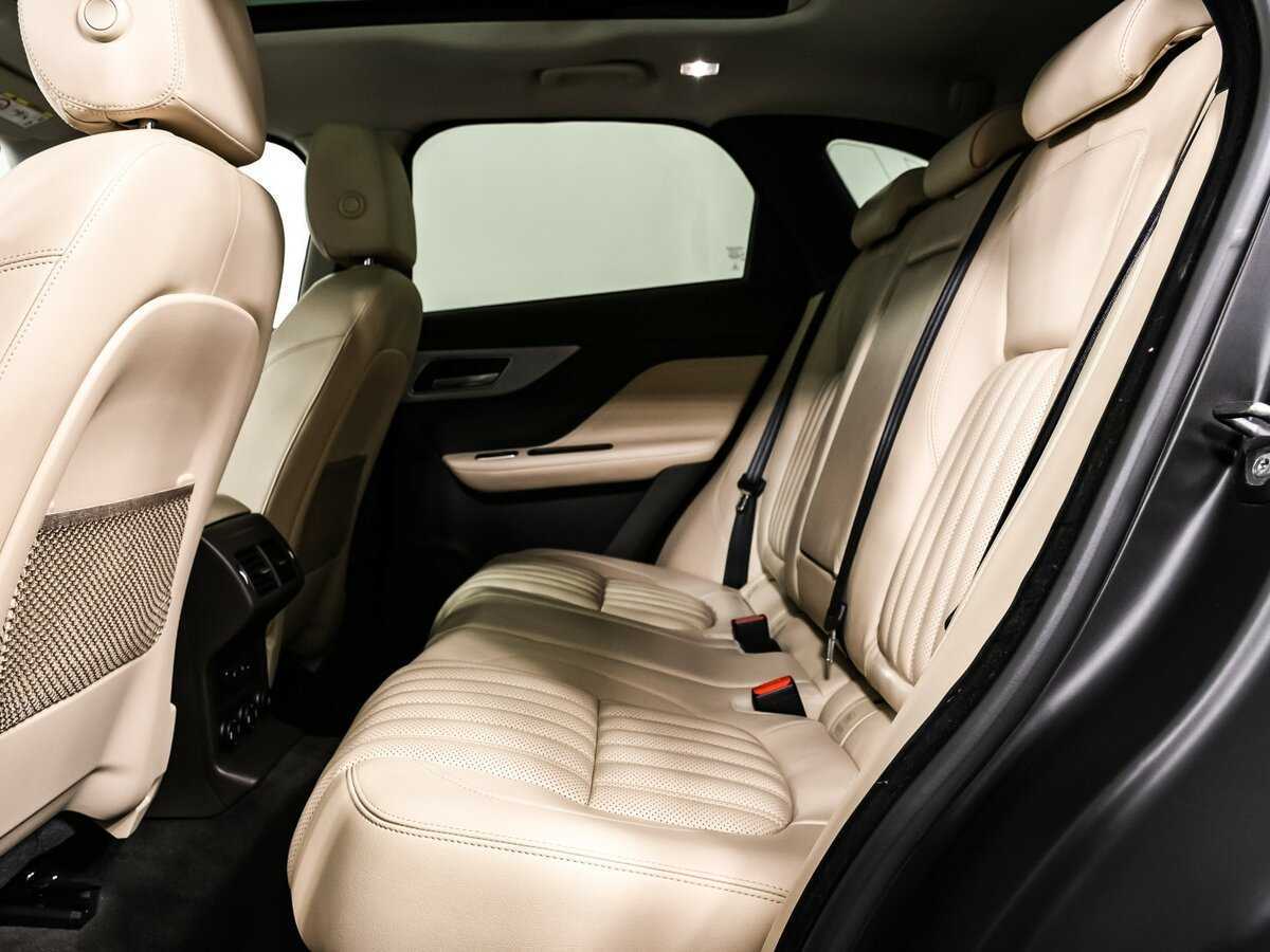 Б/У Ягуар Ф-Пэйс 2017 года. Фото: #12