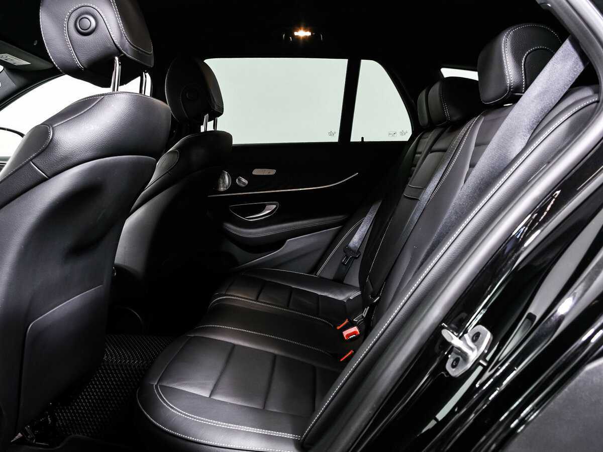 Б/У Мерседес-Бенц Е-Класс 2020 года. Фото: #11