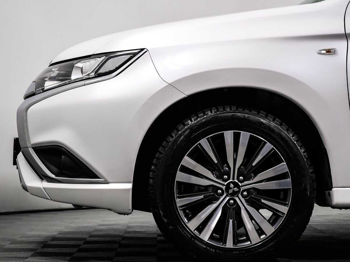 Б/У Митсубиши Оутлэндер 2022 года. Фото: #17