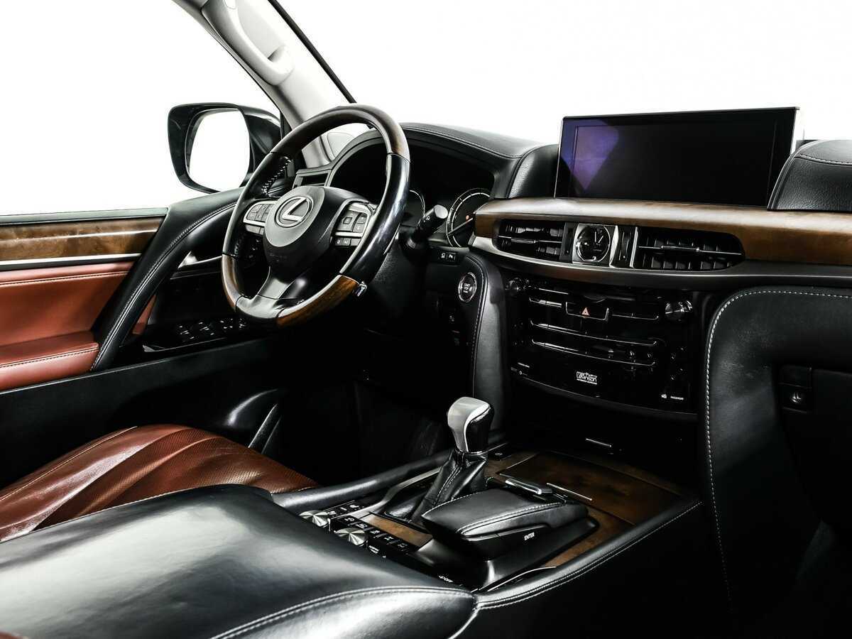 Б/У Лексус Л-Икс 2017 года. Фото: #8