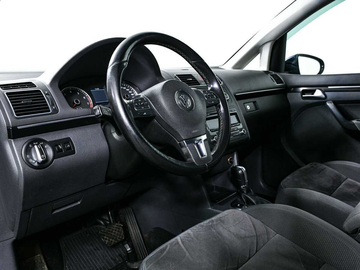 Б/У Фольксваген Туран 2012 года. Фото: #12