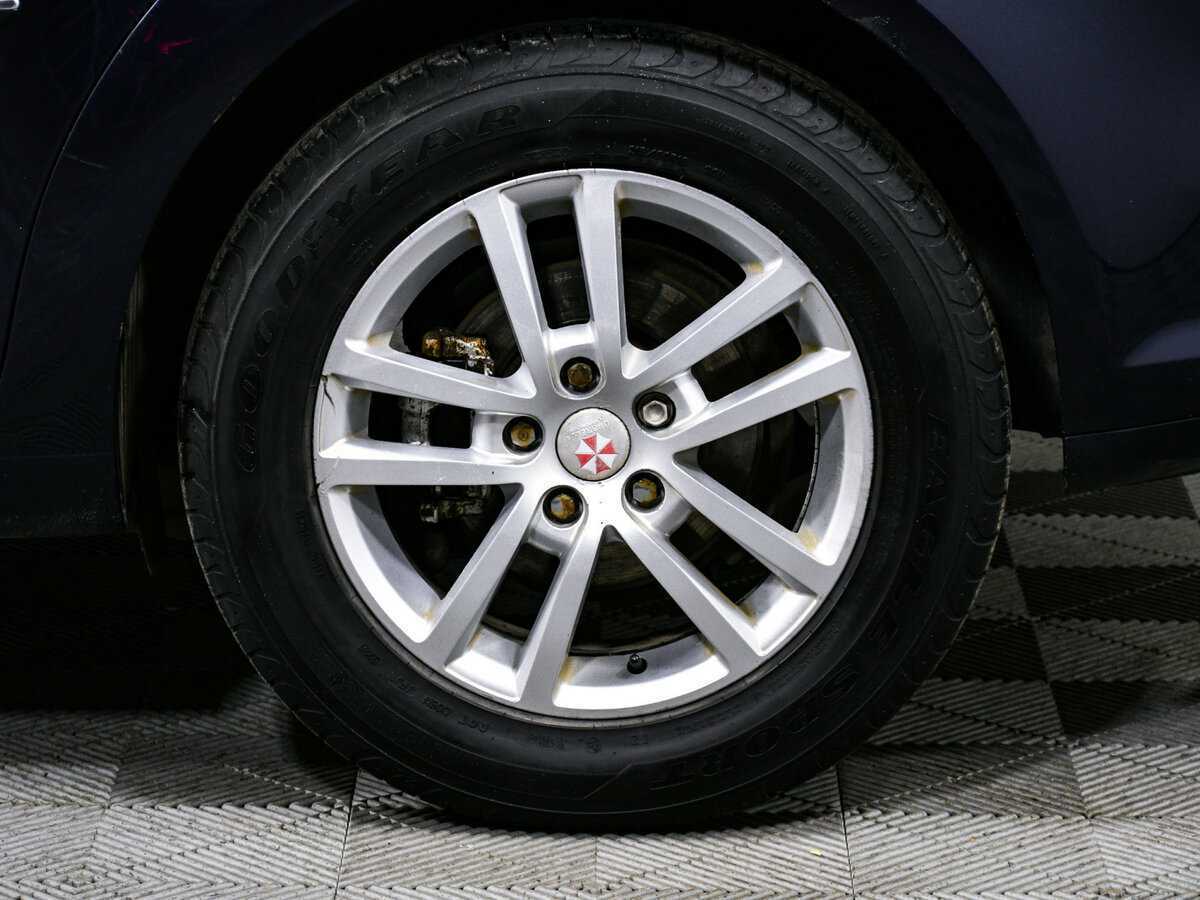 Б/У Фольксваген Туран 2012 года. Фото: #13