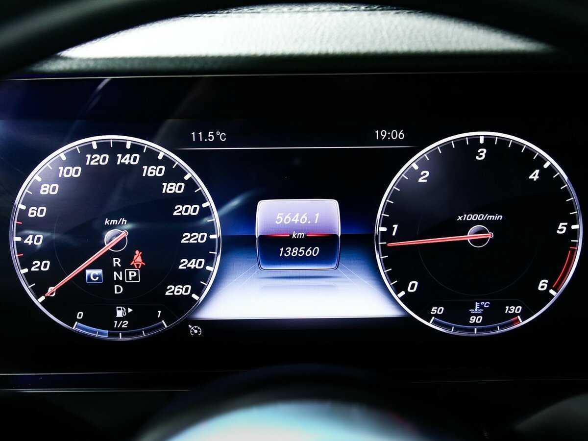 Б/У Мерседес-Бенц Е-Класс 2019 года. Фото: #7