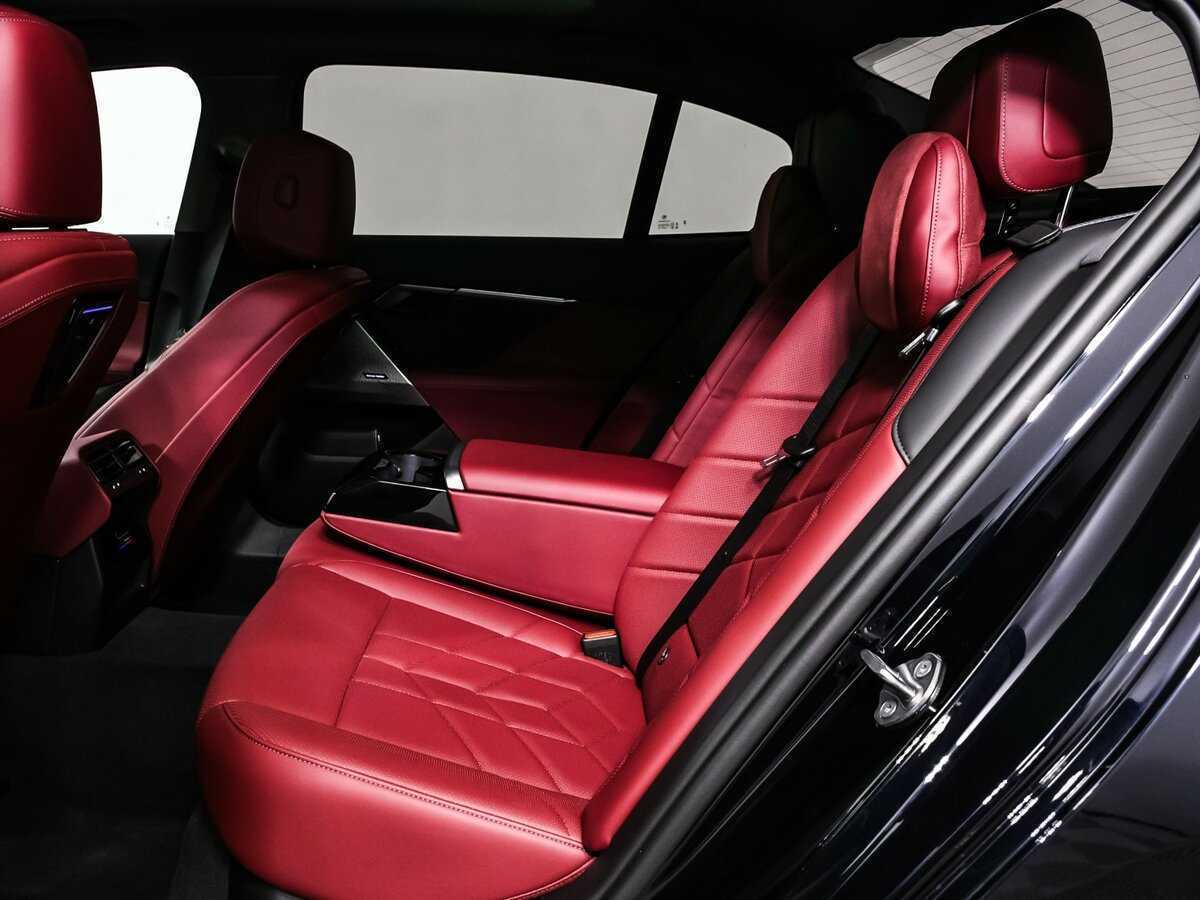 Б/У БМВ 5 серии 2024 года. Фото: #12