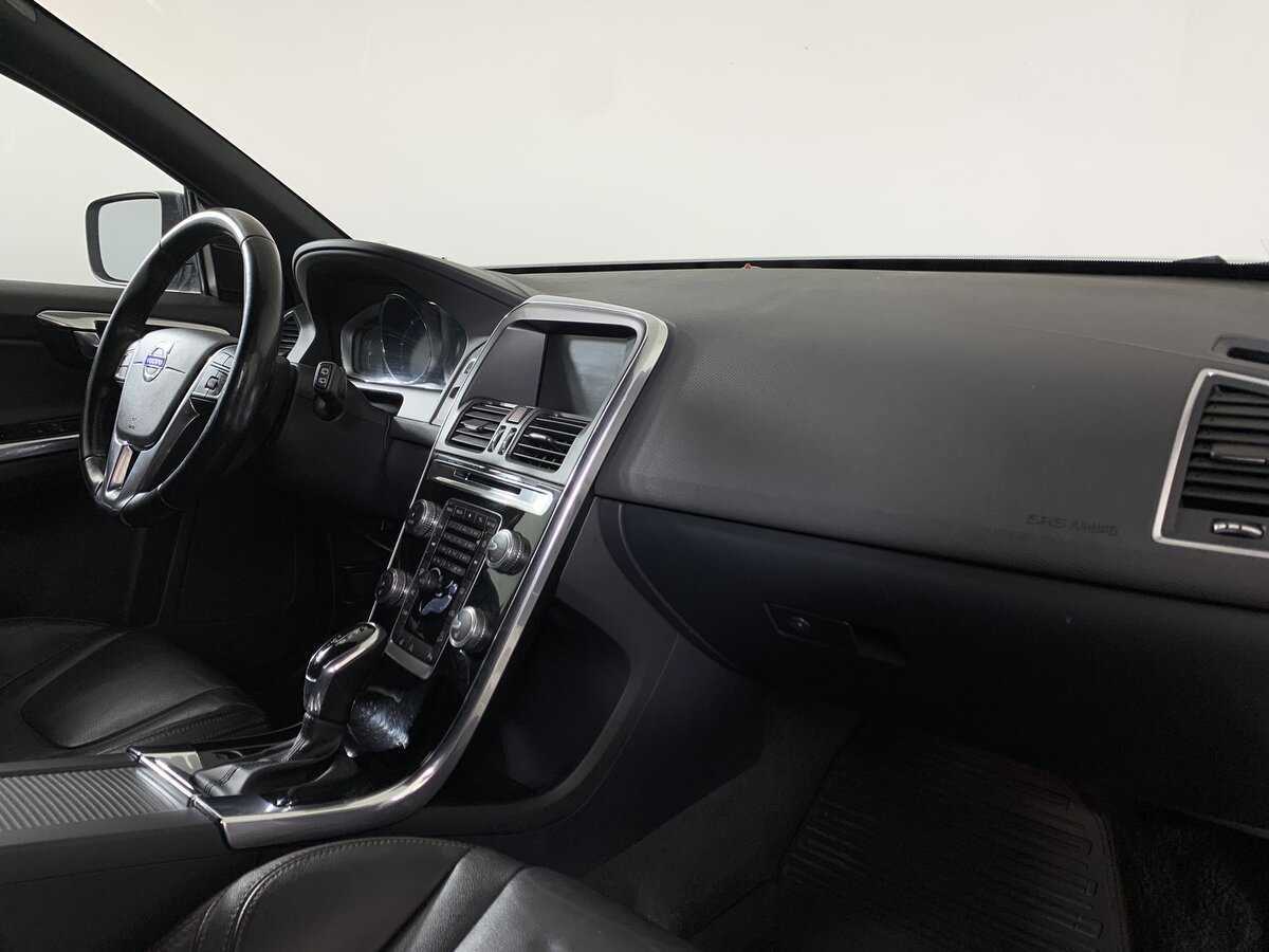 Б/У Вольво ИксЦ60 2016 года. Фото: #13