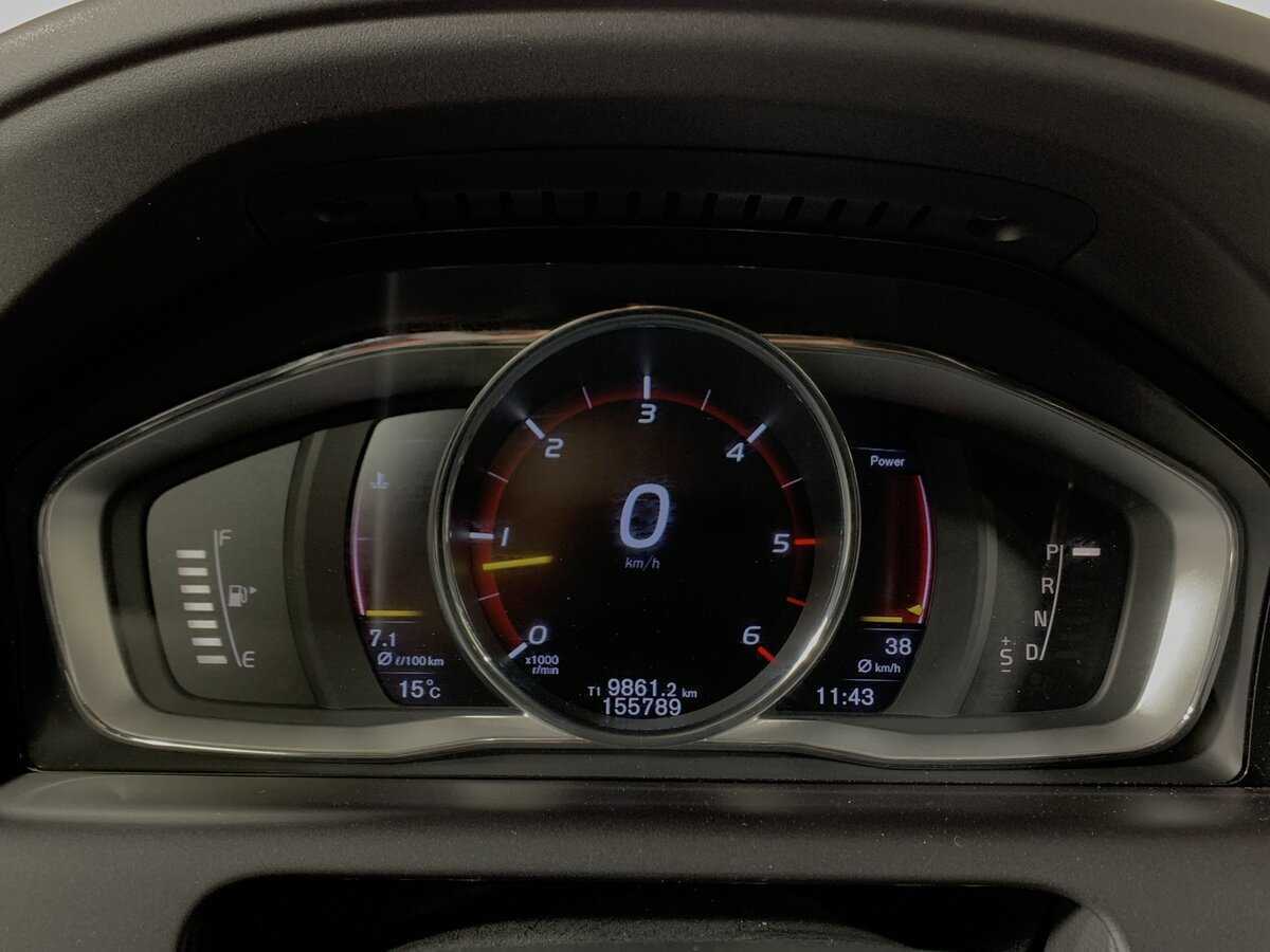 Б/У Вольво ИксЦ60 2016 года. Фото: #14