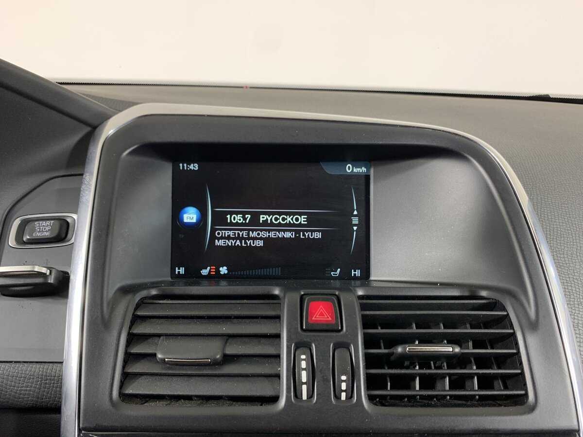 Б/У Вольво ИксЦ60 2016 года. Фото: #15