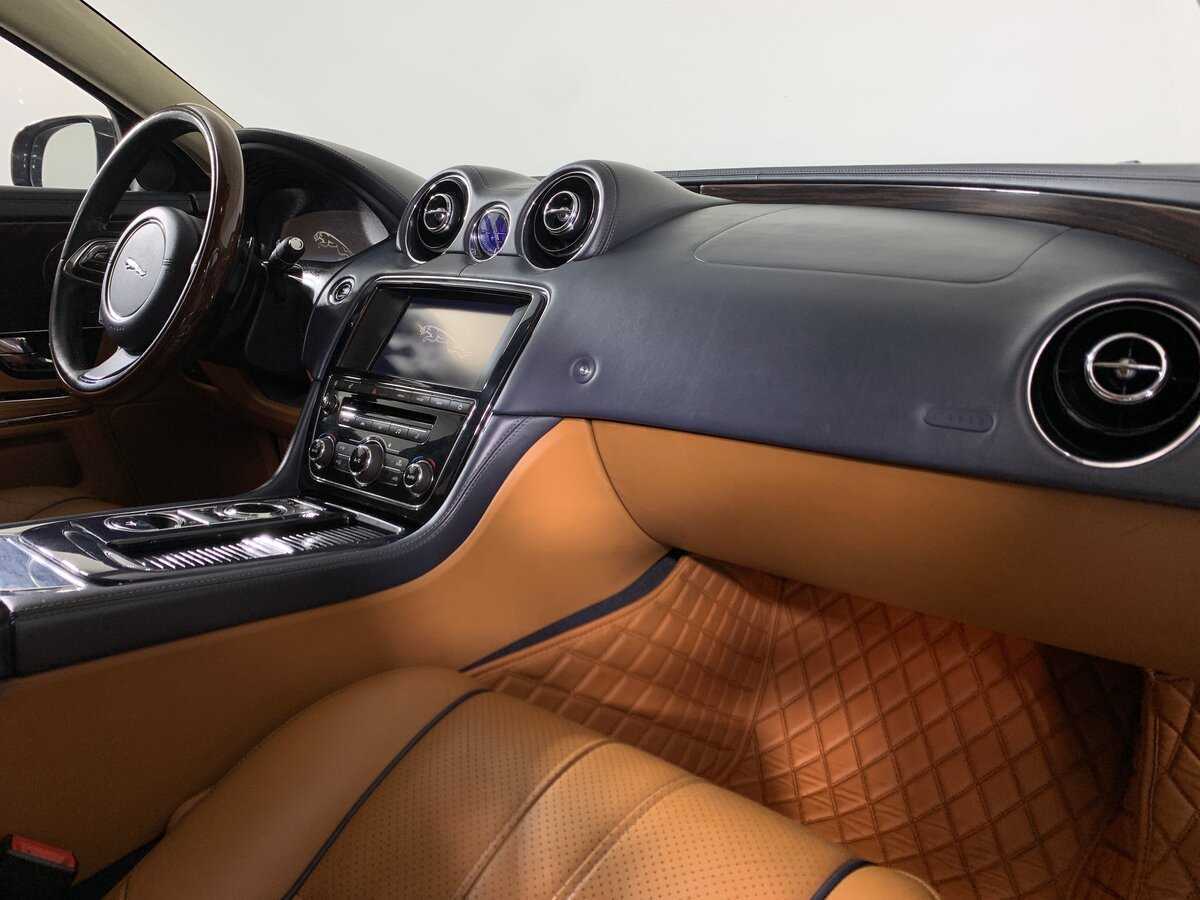 Б/У Ягуар ИксДжи 2012 года. Фото: #13