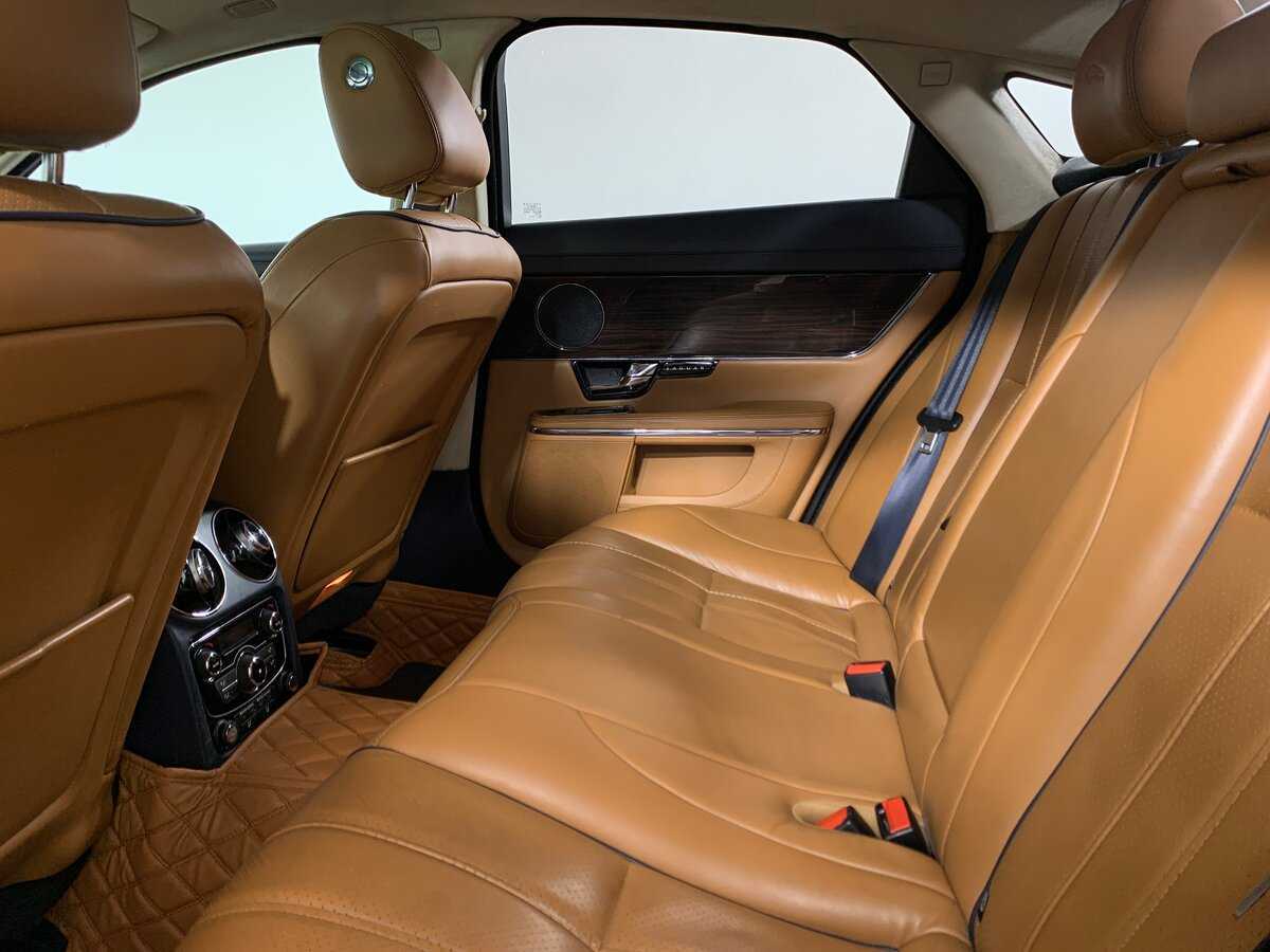 Б/У Ягуар ИксДжи 2012 года. Фото: #19